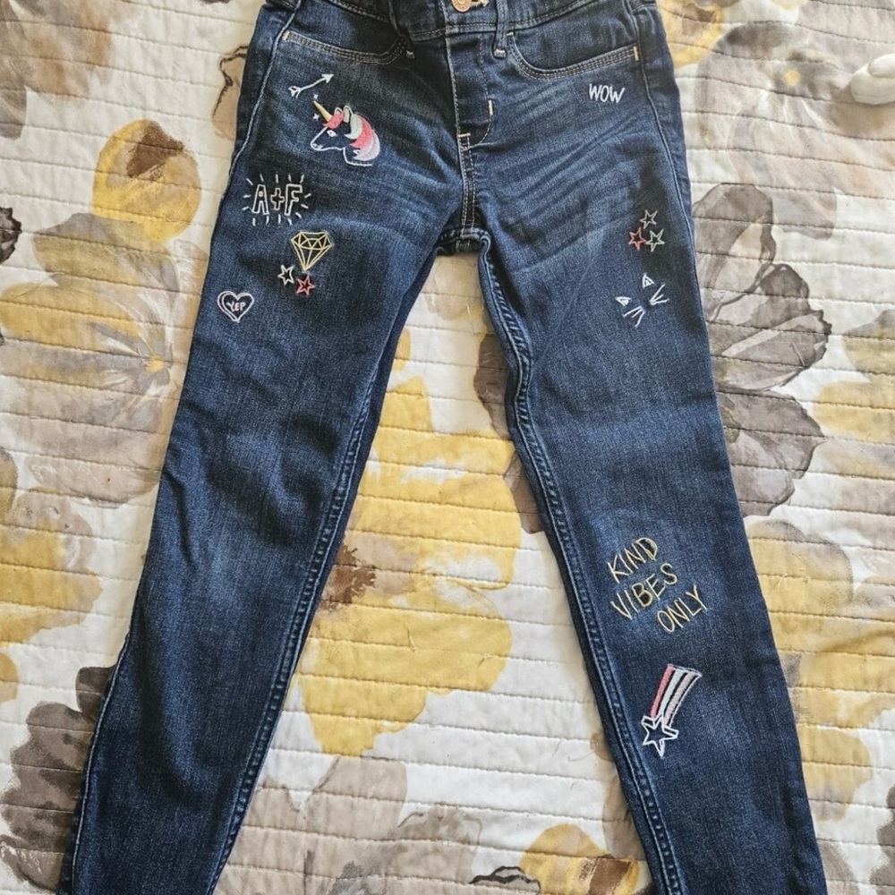 Abercrombie Kids pull on leggings with Embroidery
